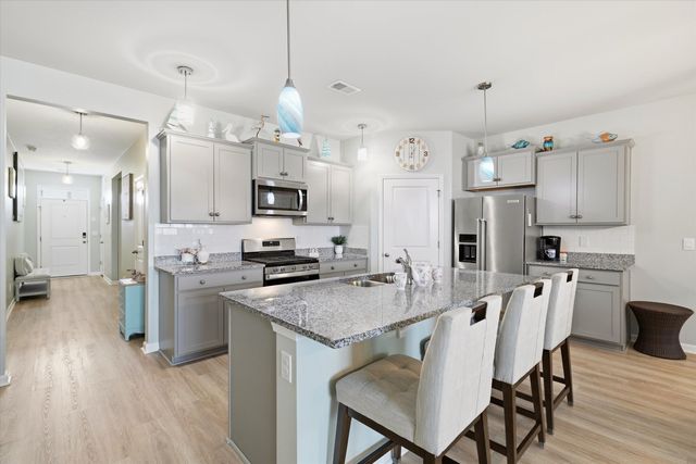423 Lake Ridge Boulevard, Summerville, SC 29486