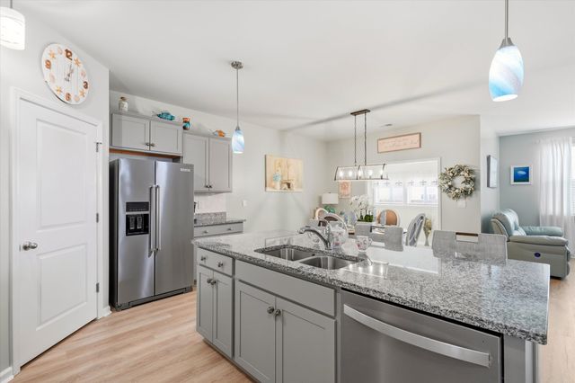 423 Lake Ridge Boulevard, Summerville, SC 29486