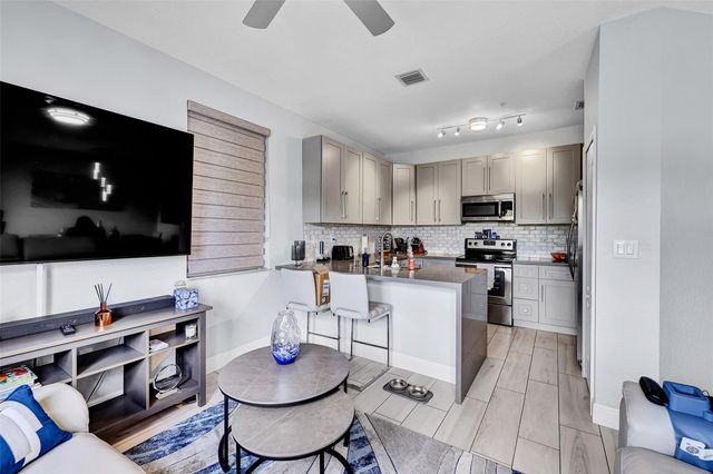 150 Jacaranda Country Club Dr 200, Plantation, FL 33324