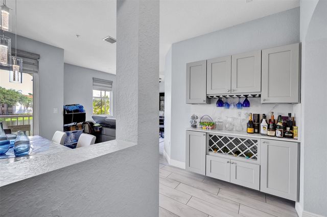 150 Jacaranda Country Club Dr 200, Plantation, FL 33324