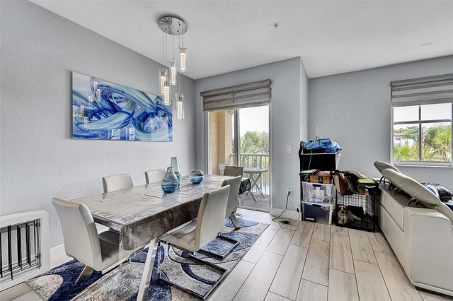 150 Jacaranda Country Club Dr 200, Plantation, FL 33324