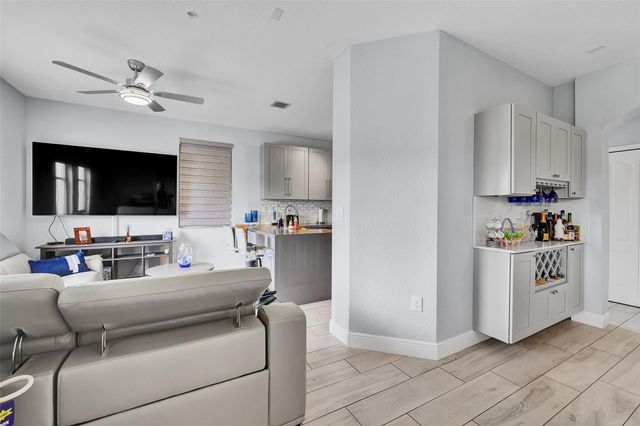 150 Jacaranda Country Club Dr 200, Plantation, FL 33324