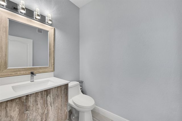 150 Jacaranda Country Club Dr 200, Plantation, FL 33324