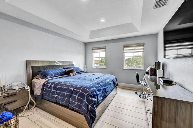 150 Jacaranda Country Club Dr 200, Plantation, FL 33324