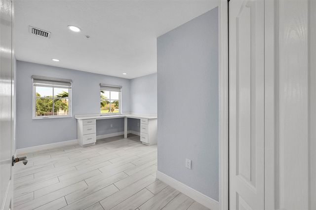 150 Jacaranda Country Club Dr 200, Plantation, FL 33324