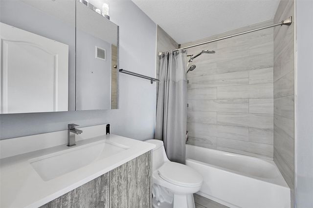 150 Jacaranda Country Club Dr 200, Plantation, FL 33324