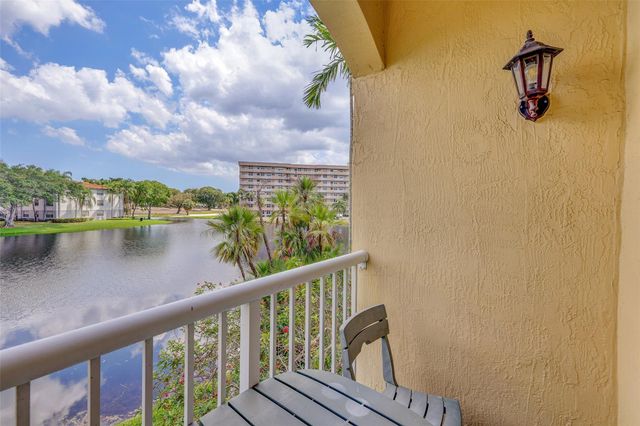 150 Jacaranda Country Club Dr 200, Plantation, FL 33324