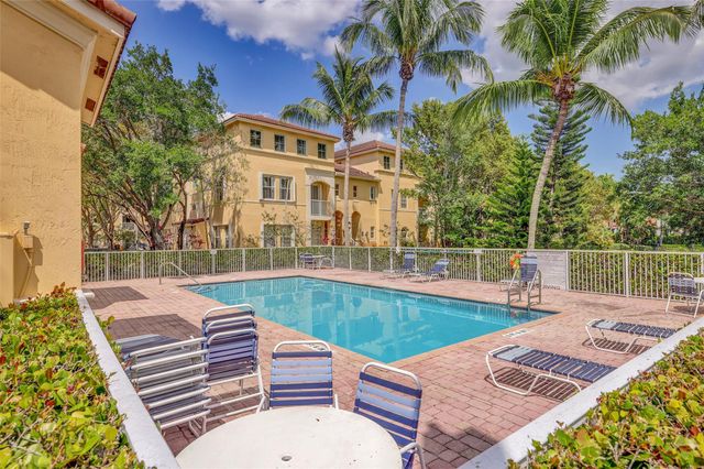150 Jacaranda Country Club Dr 200, Plantation, FL 33324