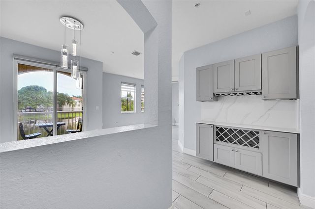 150 Jacaranda Country Club Dr 200, Plantation, FL 33324