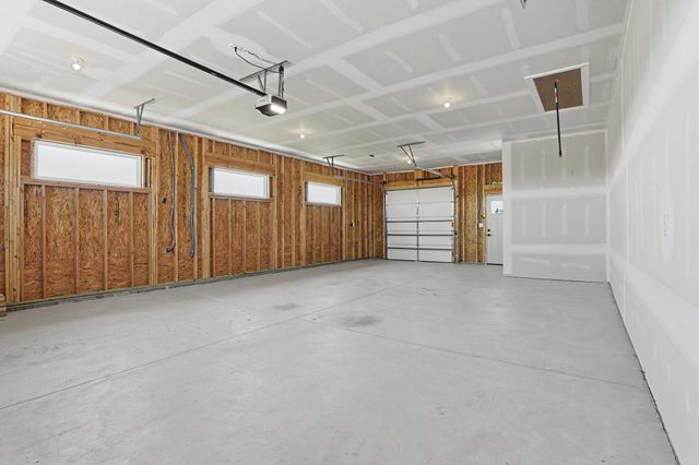 5275 N Eagle Crest St, Colwich, KS 67030