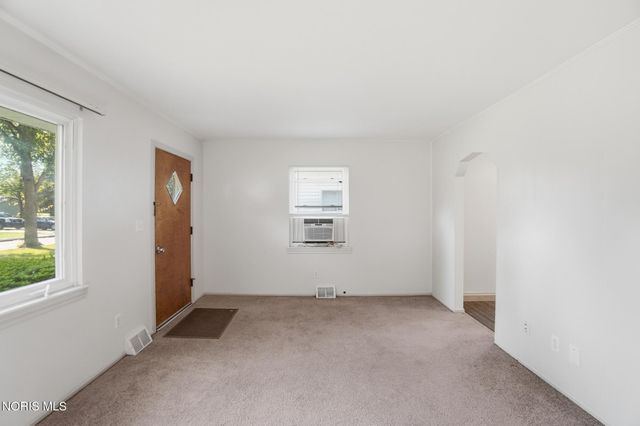 1221 Scott Street, Maumee, OH 43537