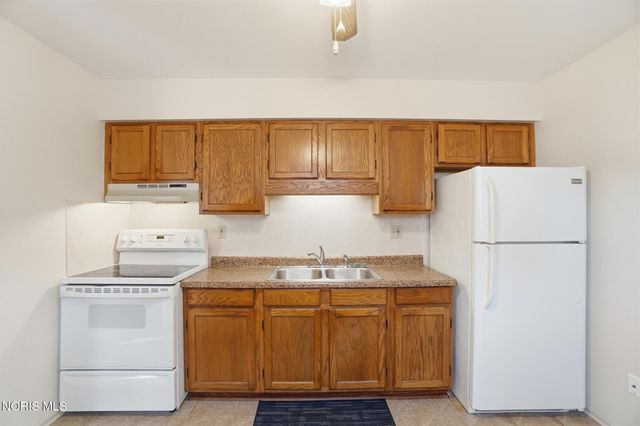 1221 Scott Street, Maumee, OH 43537