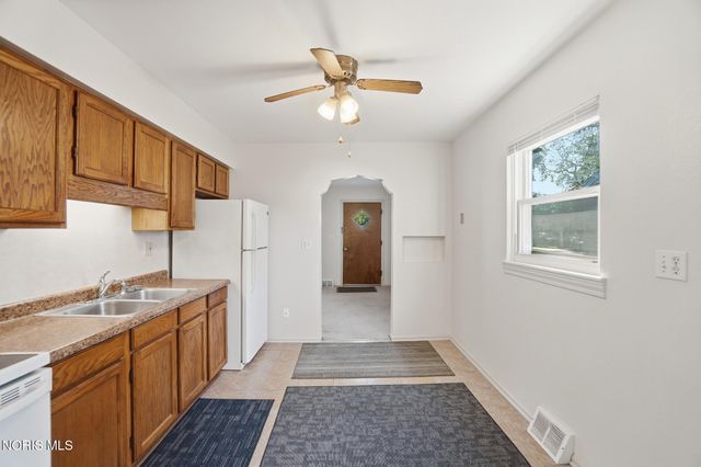 1221 Scott Street, Maumee, OH 43537