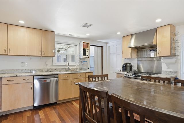 100 Westland Ave, Newton, MA 02465