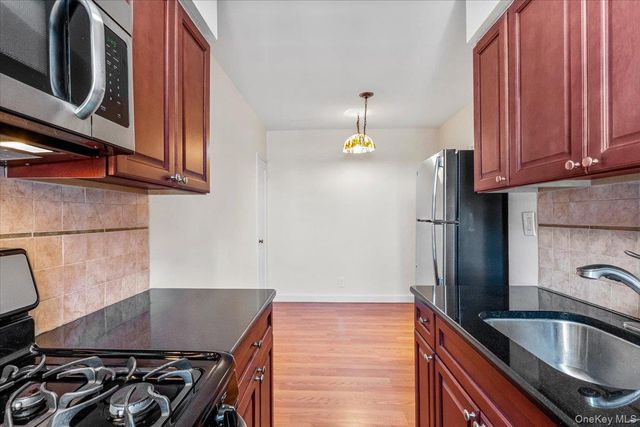 70 S Park Avenue 204, Rockville Centre, NY 11570