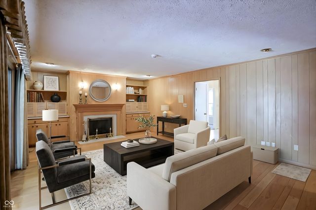 5459 Hedgerow Drive, Indianapolis, IN 46226