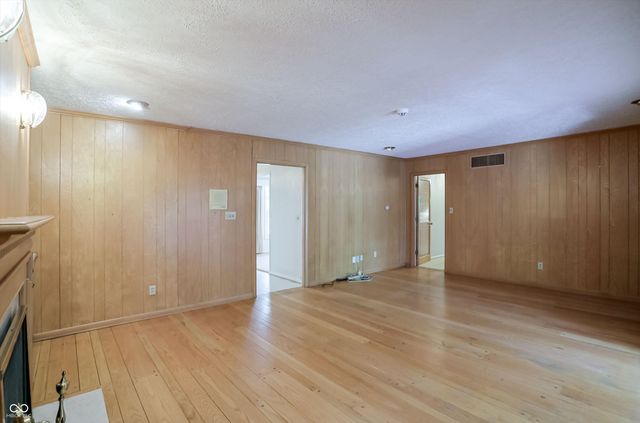 5459 Hedgerow Drive, Indianapolis, IN 46226