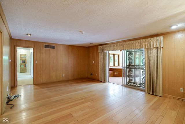 5459 Hedgerow Drive, Indianapolis, IN 46226