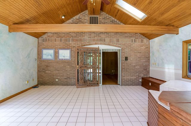 5459 Hedgerow Drive, Indianapolis, IN 46226