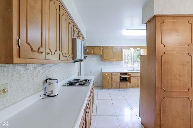 5459 Hedgerow Drive, Indianapolis, IN 46226