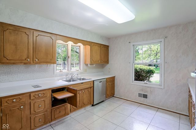 5459 Hedgerow Drive, Indianapolis, IN 46226