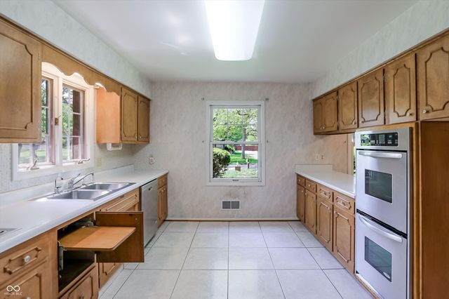 5459 Hedgerow Drive, Indianapolis, IN 46226