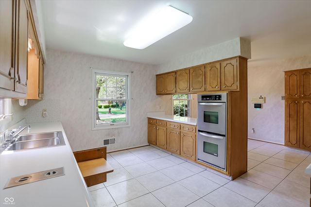 5459 Hedgerow Drive, Indianapolis, IN 46226