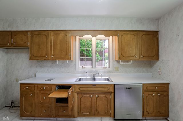 5459 Hedgerow Drive, Indianapolis, IN 46226