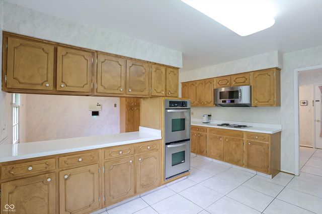 5459 Hedgerow Drive, Indianapolis, IN 46226