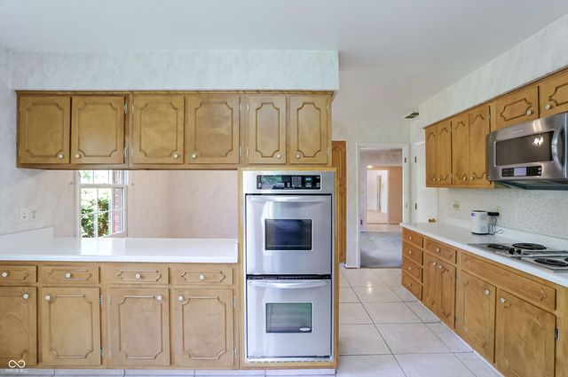 5459 Hedgerow Drive, Indianapolis, IN 46226