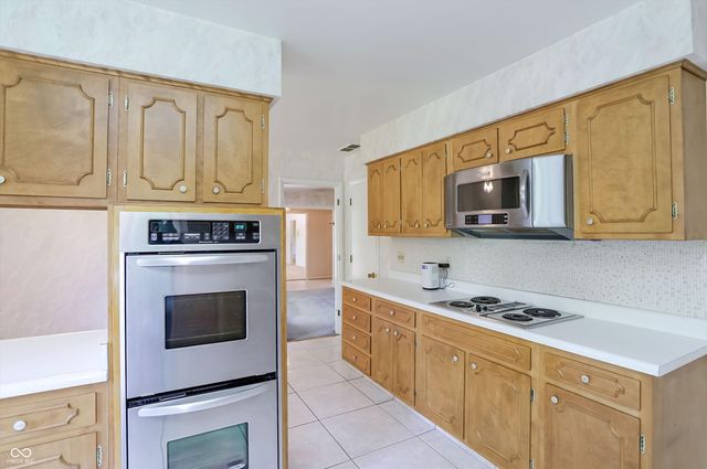 5459 Hedgerow Drive, Indianapolis, IN 46226