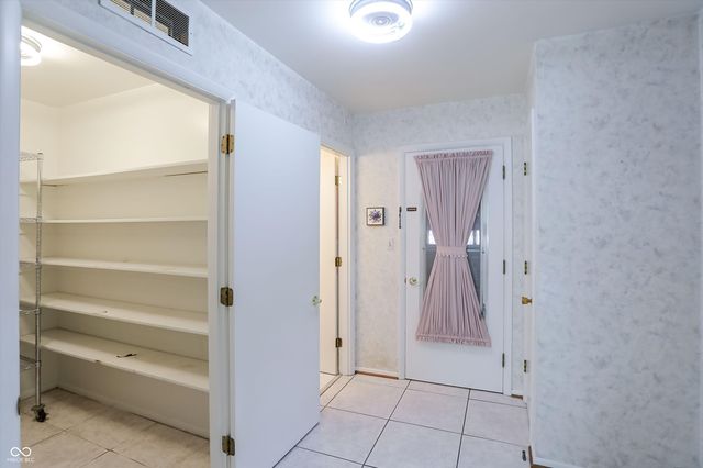 5459 Hedgerow Drive, Indianapolis, IN 46226