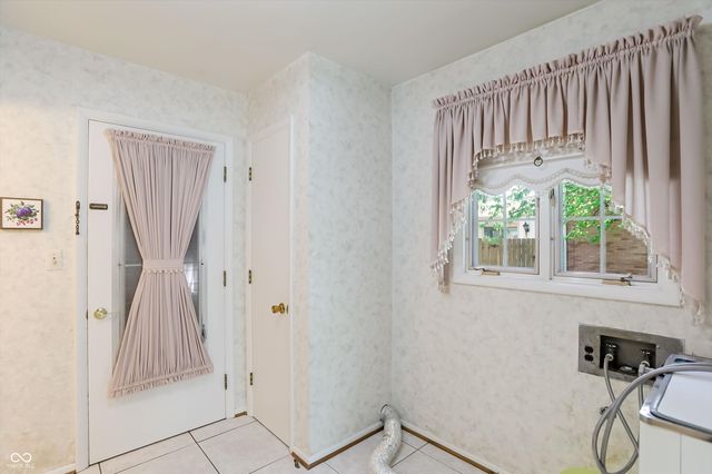 5459 Hedgerow Drive, Indianapolis, IN 46226