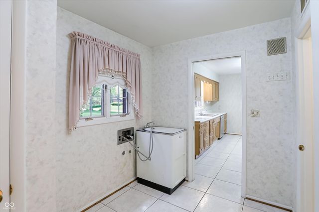 5459 Hedgerow Drive, Indianapolis, IN 46226