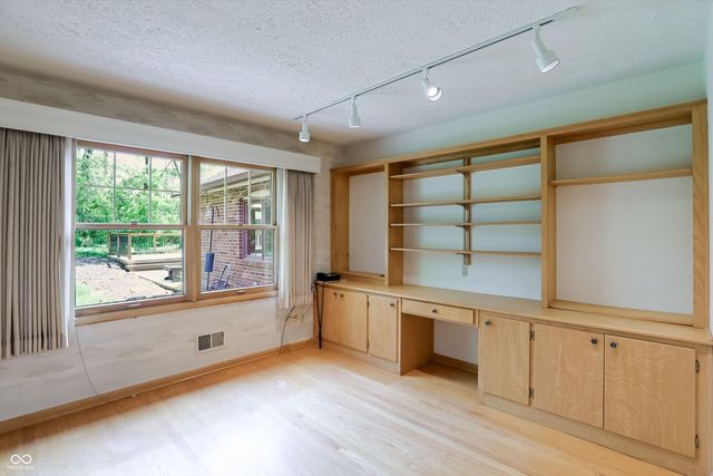 5459 Hedgerow Drive, Indianapolis, IN 46226