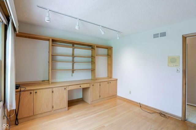 5459 Hedgerow Drive, Indianapolis, IN 46226