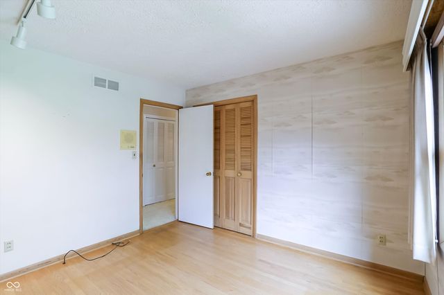 5459 Hedgerow Drive, Indianapolis, IN 46226