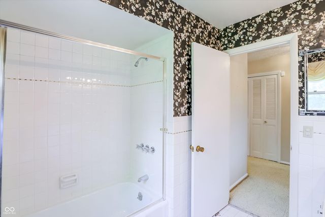 5459 Hedgerow Drive, Indianapolis, IN 46226