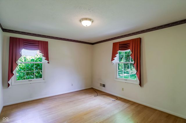 5459 Hedgerow Drive, Indianapolis, IN 46226