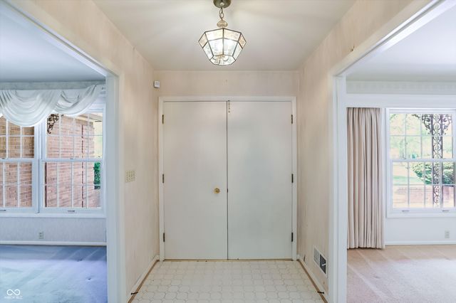 5459 Hedgerow Drive, Indianapolis, IN 46226