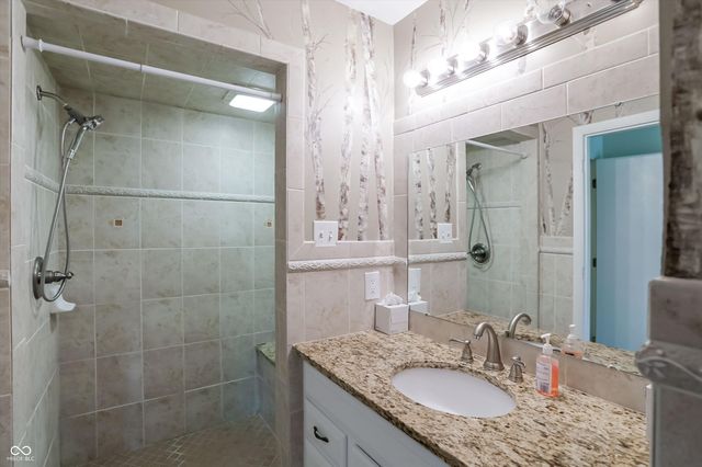 5459 Hedgerow Drive, Indianapolis, IN 46226