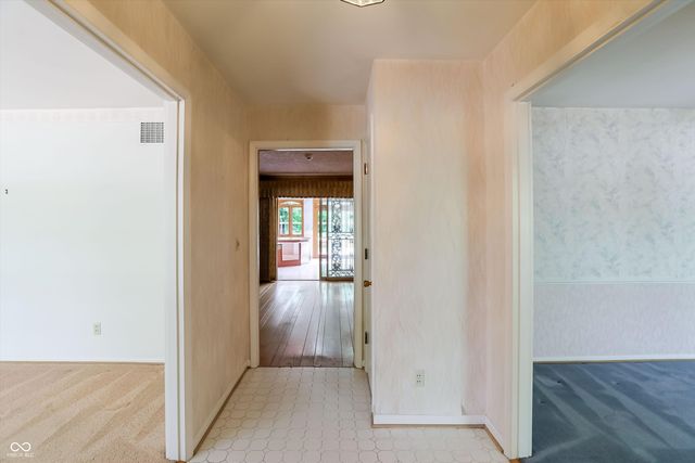 5459 Hedgerow Drive, Indianapolis, IN 46226