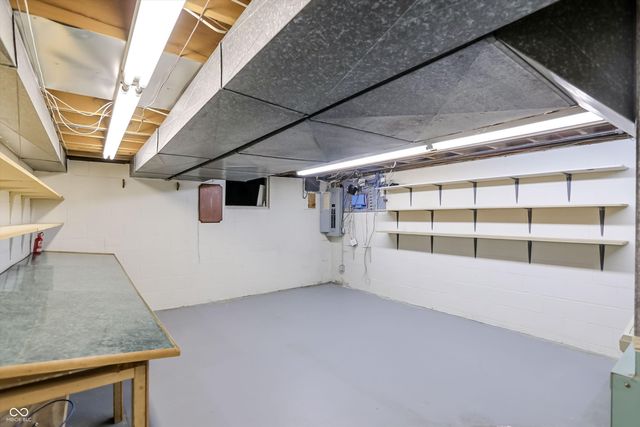 5459 Hedgerow Drive, Indianapolis, IN 46226