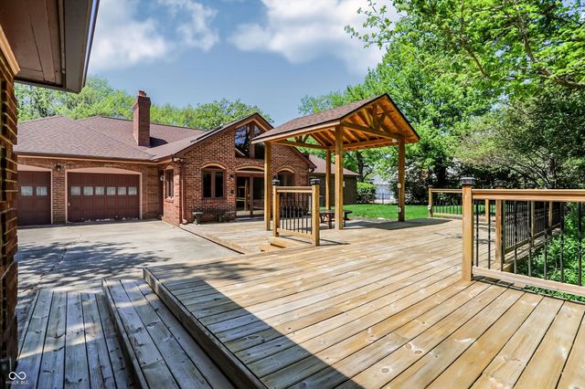 5459 Hedgerow Drive, Indianapolis, IN 46226