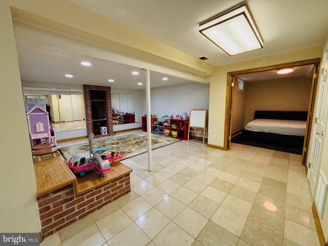 2062 MADRILLON RD, Vienna, VA 22182