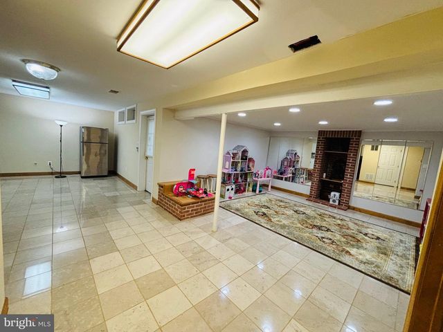 2062 MADRILLON RD, Vienna, VA 22182
