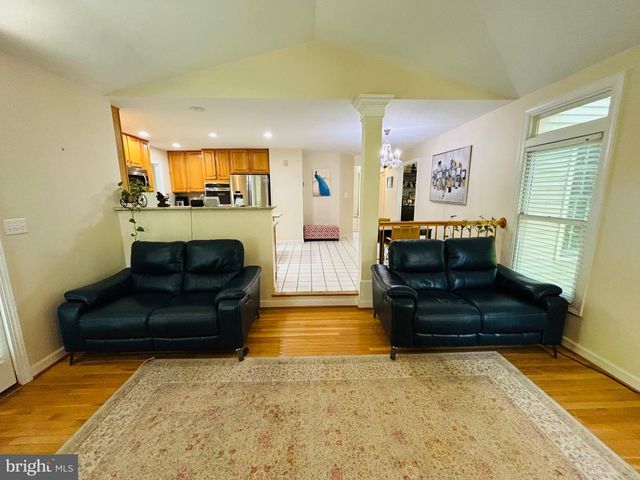 2062 MADRILLON RD, Vienna, VA 22182