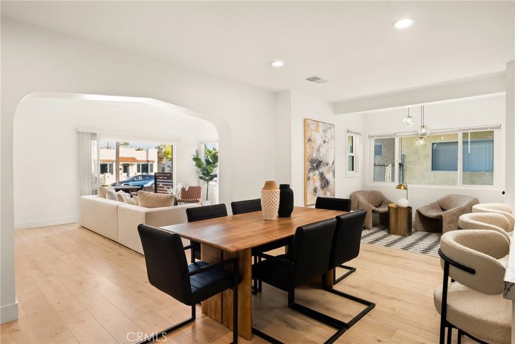 Image 17 of property listing at 2920 Bancroft Street, San Diego, CA 92104
