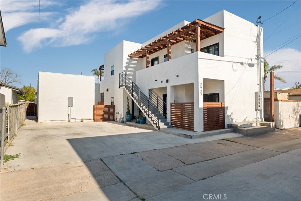 Image 2 of property listing at 2920 Bancroft Street, San Diego, CA 92104