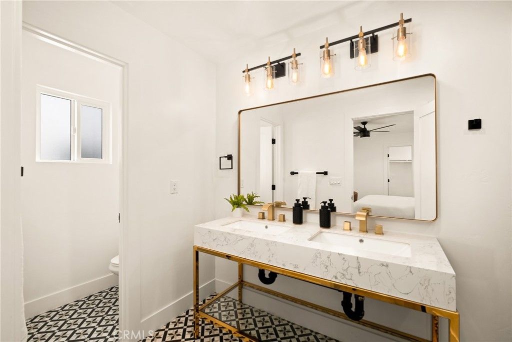 Image 22 of property listing at 2920 Bancroft Street, San Diego, CA 92104